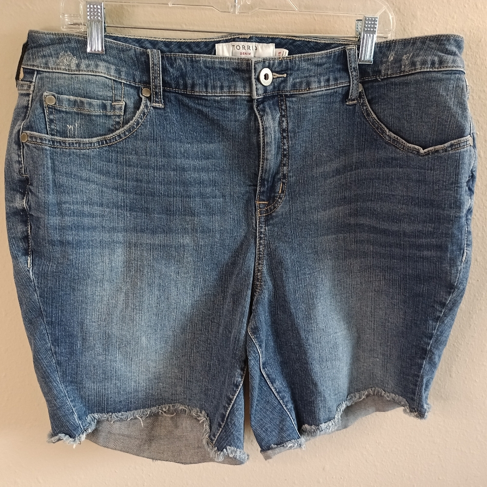 Torrid Classic Blue Denim Shorts Sz 18